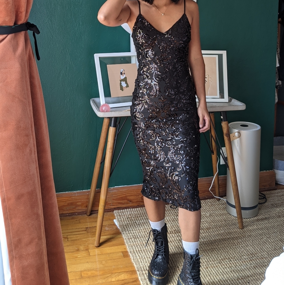 Black Sequin body dress size 2-4